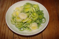 /album/yakisoba/alho-porro-em-rodelinhas-jpg1/